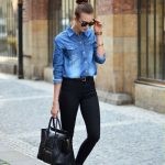 Голубая джинсовая рубашка и черные брюки с леопардовыми балетками 1