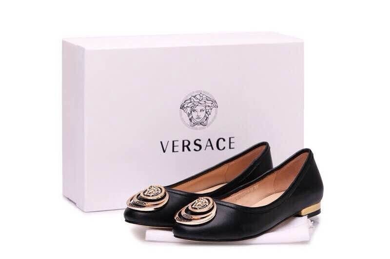 Балетки культовой итальянской марки Versace – шикарная роскошь в каждом штрихе