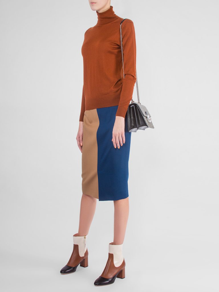 Двухцветная юбка карандаш с однотонным верхом смотрится уютно и эффектно.