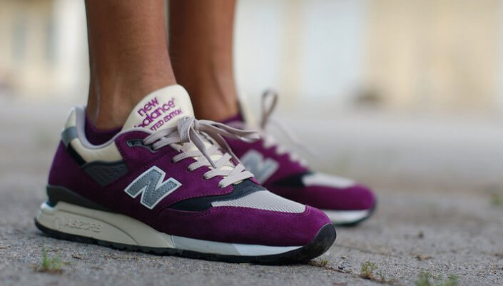  кросівки для ходьби New Balance рожевого кольору з вставкою у вигляді сітки.