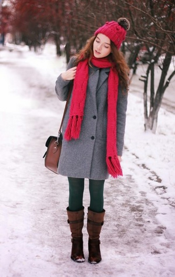 Классическое серое пальто и коричневые сапоги – пример зимней капсулы на каждый день